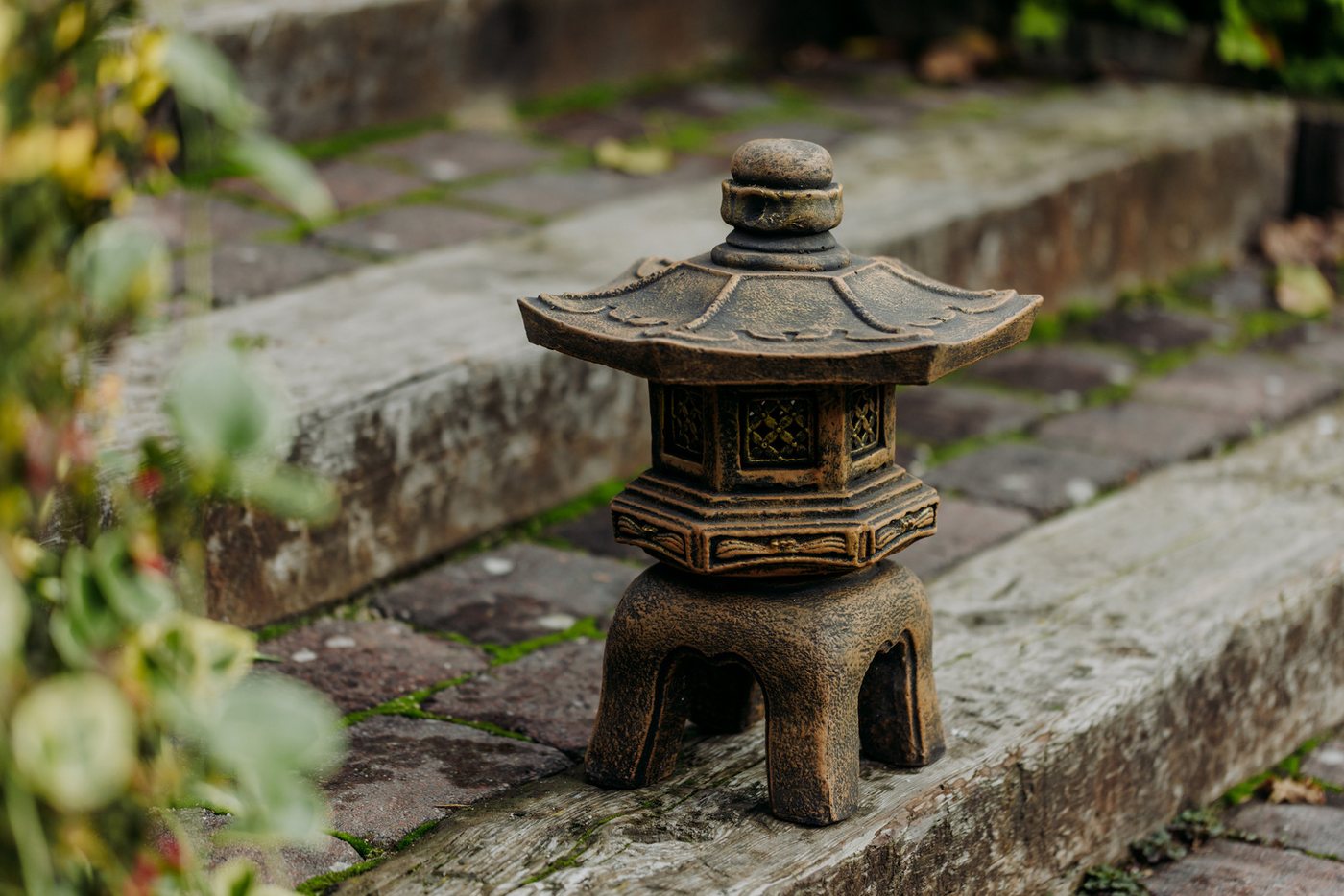 gartendekoparadies.de Gartenfigur Japanische Oki-Gata Steinlaterne, H. 38 cm, 11 kg, Frostsicher Bild 3
