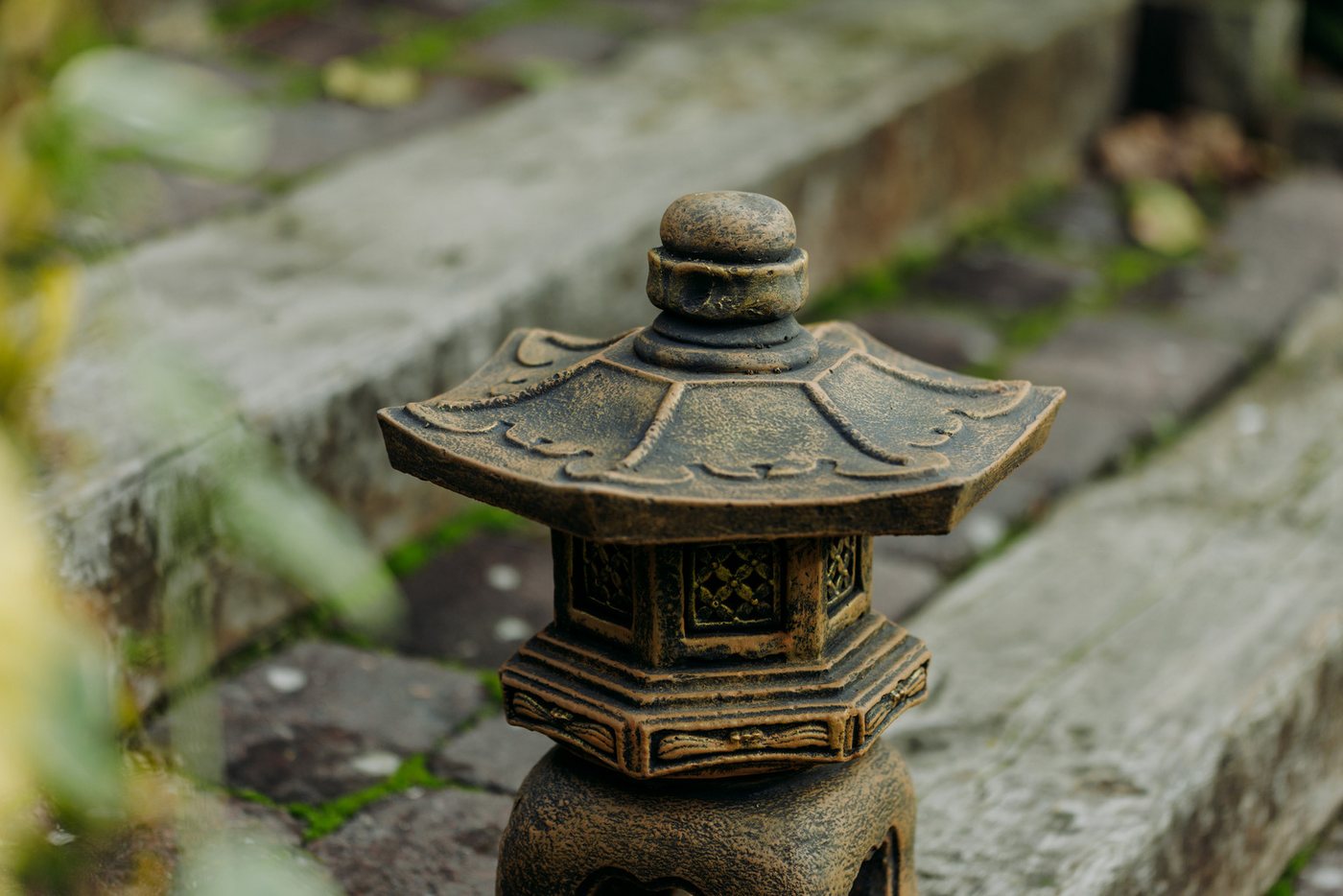 gartendekoparadies.de Gartenfigur Japanische Oki-Gata Steinlaterne, H. 38 cm, 11 kg, Frostsicher Bild 4