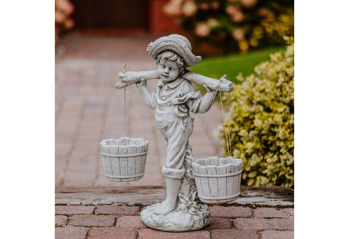 gartendekoparadies.de Gartenfigur Junge mit Blumenampel, Steinfigur H. 60 cm, 20 kg, Frostsicher Bild 3