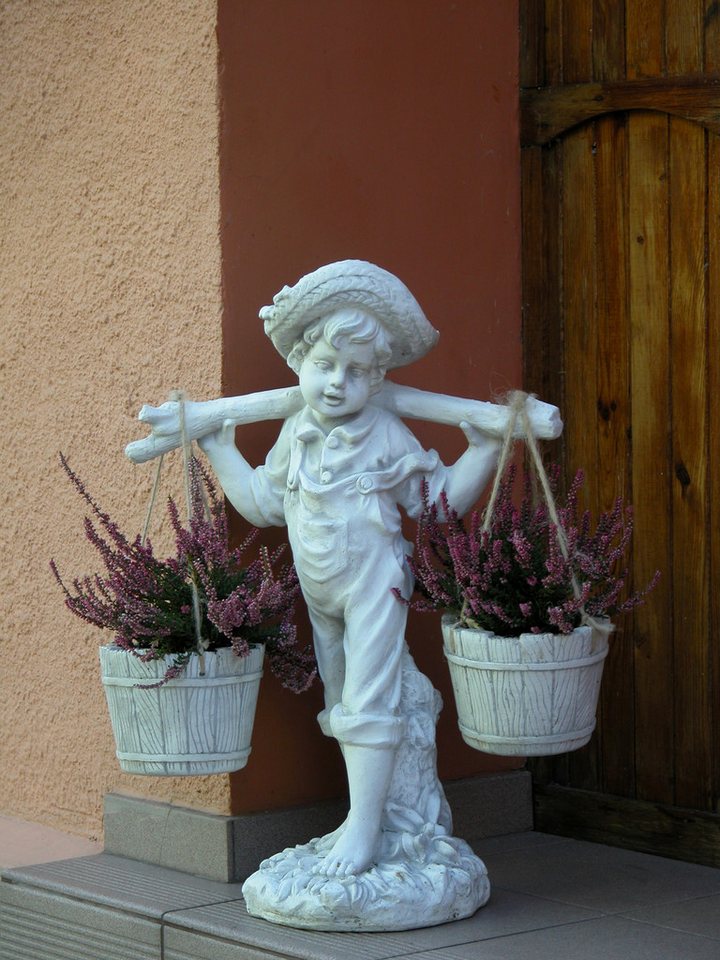 gartendekoparadies.de Gartenfigur Junge mit Blumenampel, Steinfigur H. 60 cm, 20 kg, Frostsicher Bild 5
