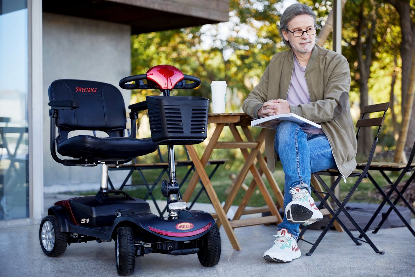 LVHOM Elektromobil faltbar Seniorenmobil, Hinter-Stoßdämpfer, 15-25 km,12Ah 4-Rad-Scooter, 300 W, 6 km/h, (136 kg Tr.Kr. mit 360° drehbarer verdickter Luxussitz + Korb + LCD-Display + verstellbare Armlehnen + E-Bremse, sensibles Anhalten, 14.5cm hohes Fahrgestell), Gesamtgewicht: 46kg Bild 4
