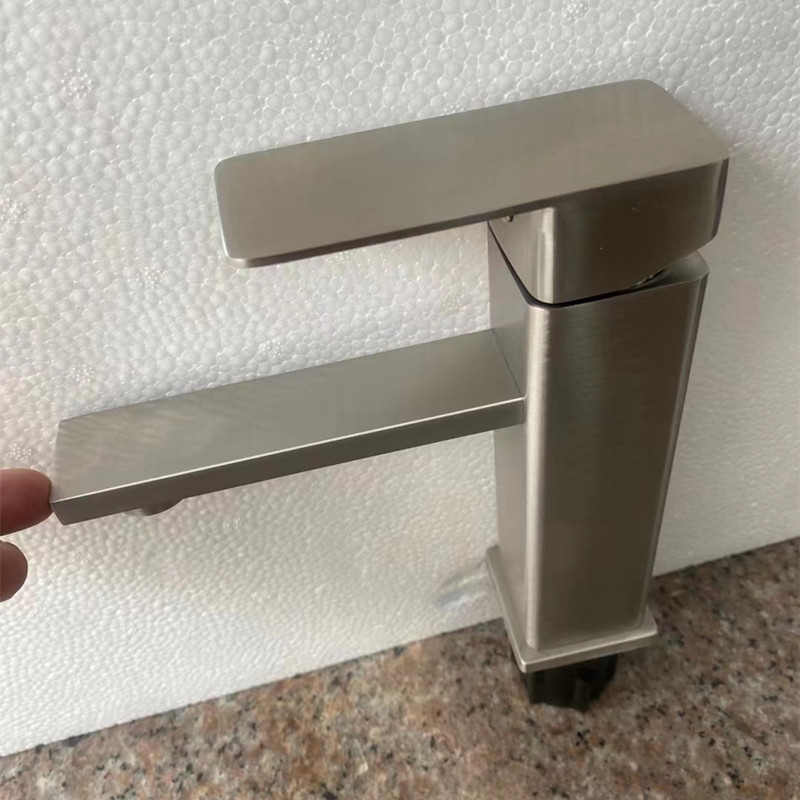 Schwarzer Warm- Und Kaltwasserhahn Aus Edelstahl 304 Für Badezimmerwaschbecken/waschtisch – Flaches Design, Gebürsteter Edelstahl 304