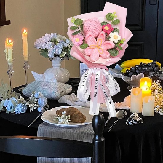 Gehäkelter Blumenstrauß Mit Rosa Tulpen Für Besondere Anlässe