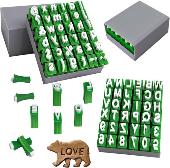 Set Mit 2 Buchstabenstempeln Aus Ton Verpackungsmaße: 9,3 × 7,45 × 4,2 Cm Enthält Groß Und Kleinbuchstaben, Zahlen Und Symbole Für Ton, Bastelpro
