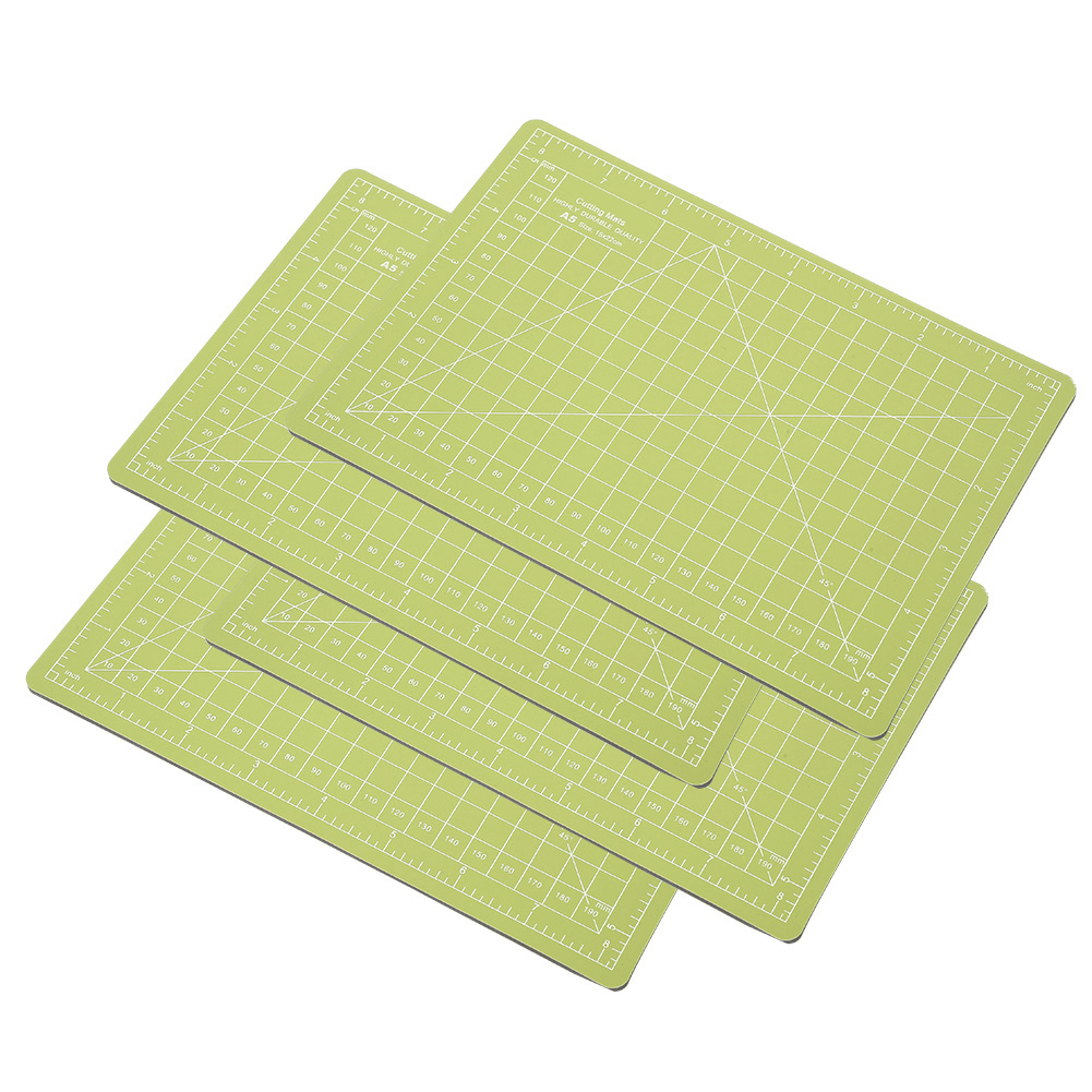 Set Mit 4 Grünen A5-schneidematten, Schneideblock, Stempelkissen Und Gravierbrett