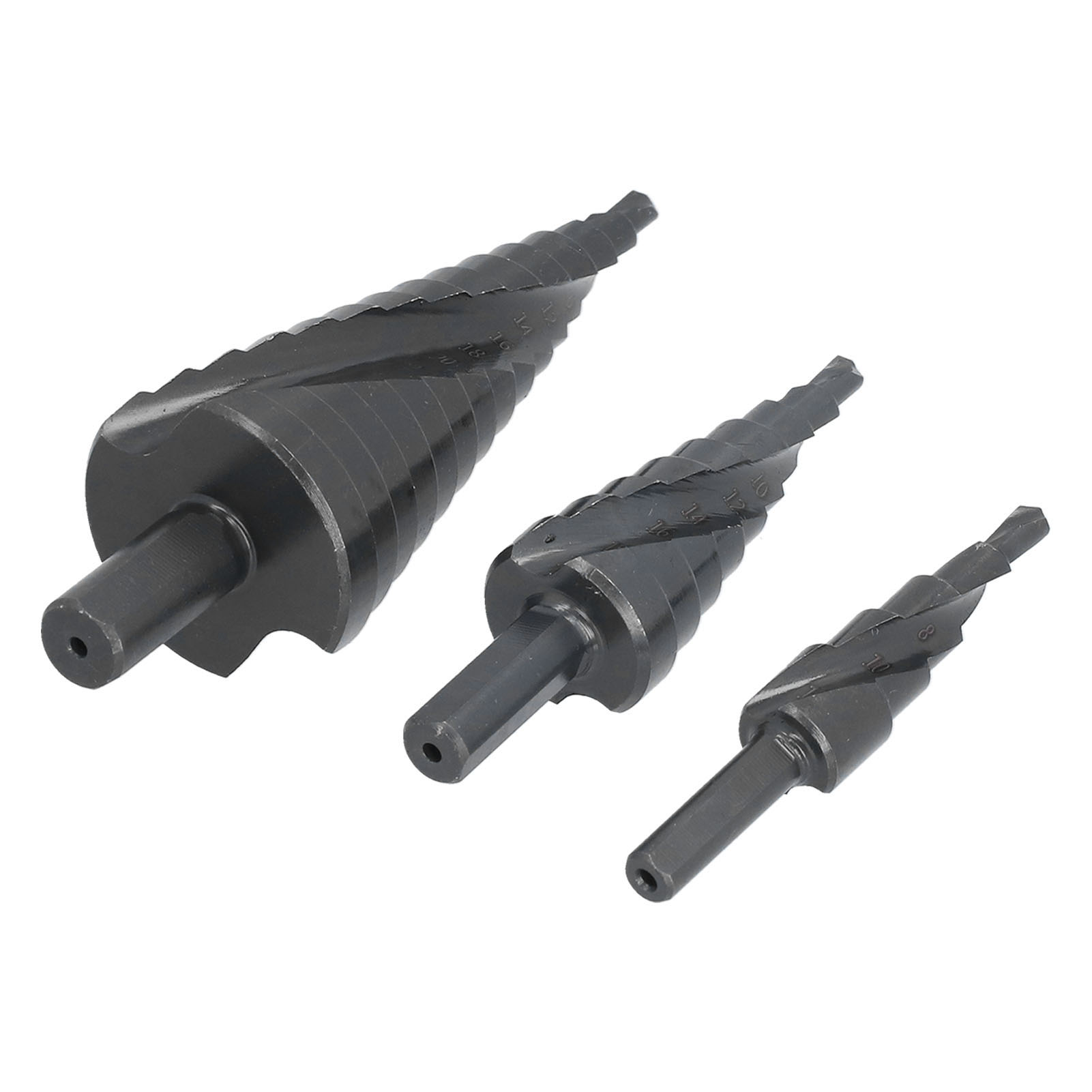Set Aus 3 Doppelschnecken-spiralstufenbohrern, Nitriert, Robust Und Langlebig, Aus Hochgeschwindigkeitsstahl (hss) Mit Titanbeschichtung.