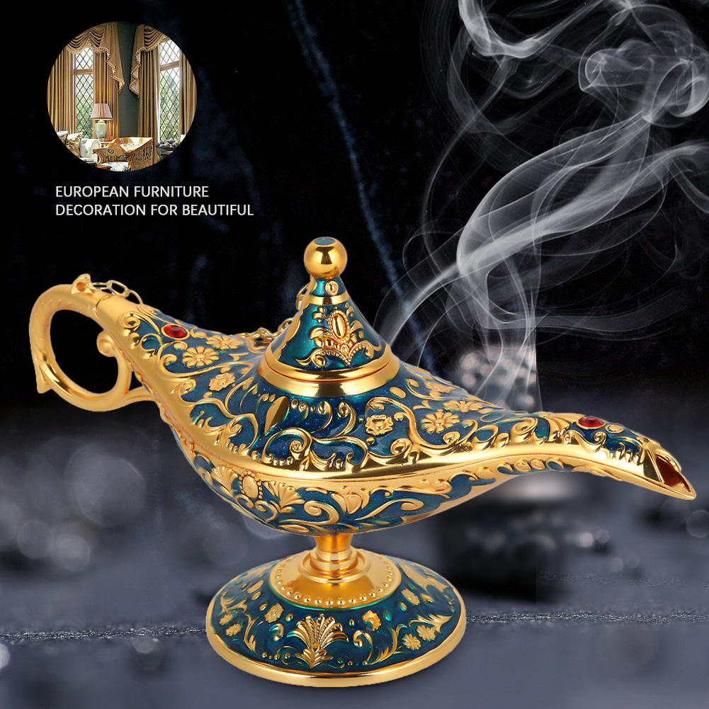 Dekorative Retro-öllampe Aus Metall, Inspiriert Vom Märchen Von Aladdin Und Dem Magischen Dschinn.