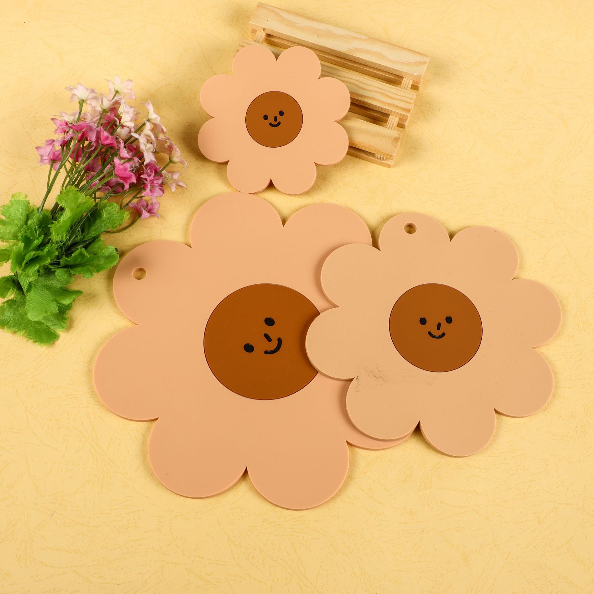 Wärmeisolierender Silikonuntersetzer Mit Sonnenblumenmuster, Kreatives Silikon-platzset, Unregelmäßig Geformtes Weiches Gummi-platzset, Hitzebeständiger Untersetzer