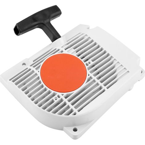 Ziehen Sie Den Starter, Den Externen Starter-rückstoß Für Die Stihl 029 Gartenkettensäge.