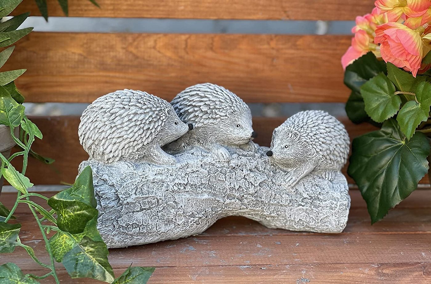 Stone and Style Gartenfigur Frostfeste Steinfigur 3 Igel auf Baumstamm Bild 3