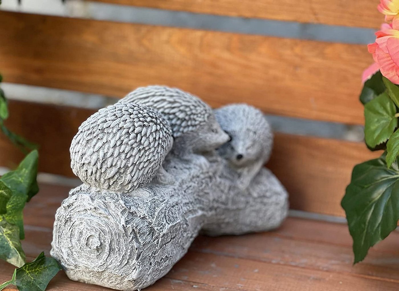 Stone and Style Gartenfigur Frostfeste Steinfigur 3 Igel auf Baumstamm Bild 4