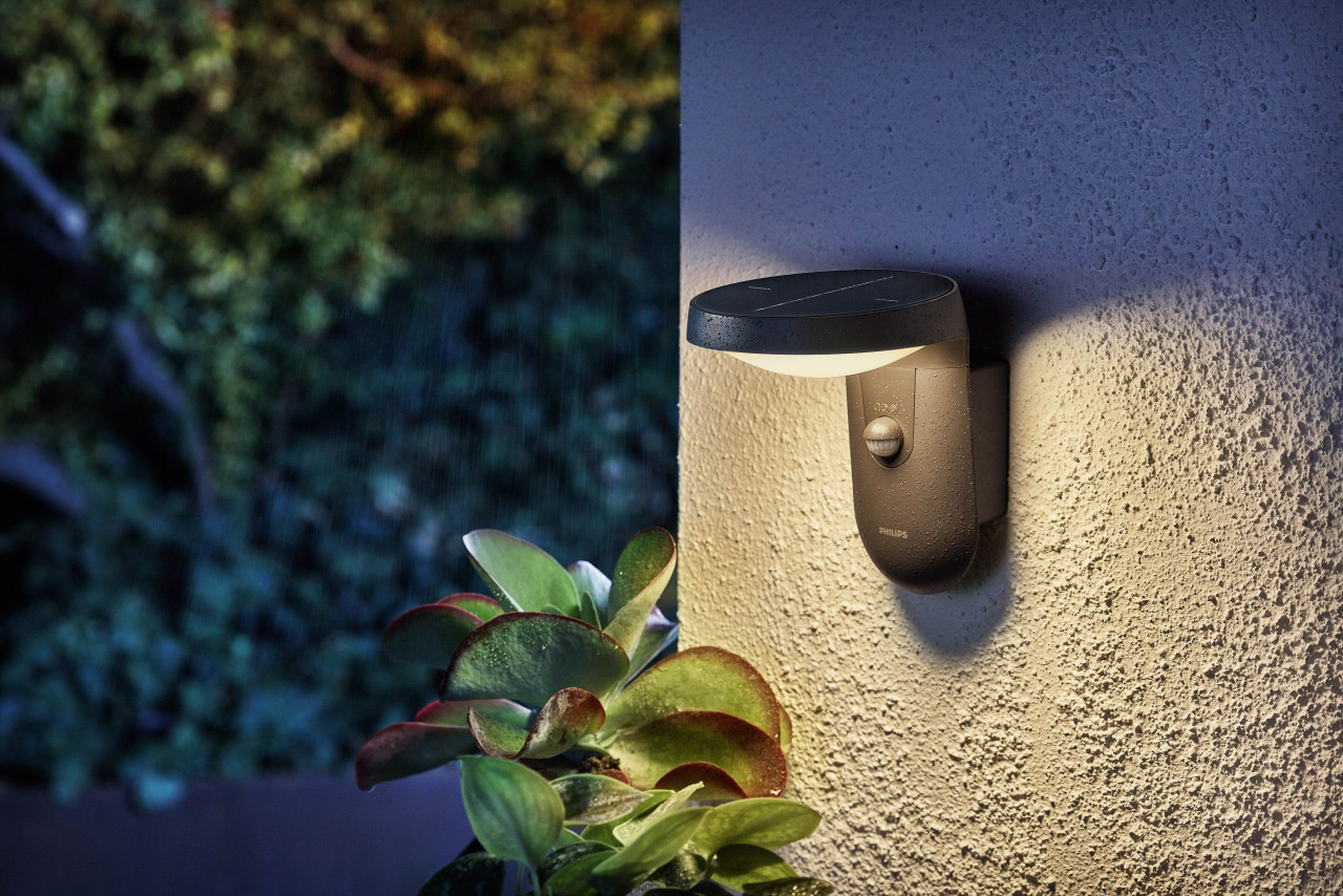 Philips LED Solar-Außenwandleuchte Tyle anthrazit 18,8 x 18,4 x 15,8 cm mit Bewegungsmelder Bild 3