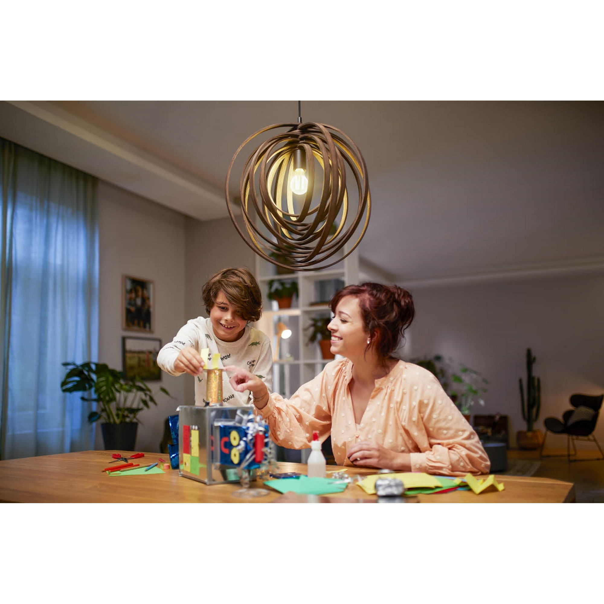 Philips LED-Leuchtmittel Filament Tropfenform P45 E27 2,3W warmweiß klar Bild 3