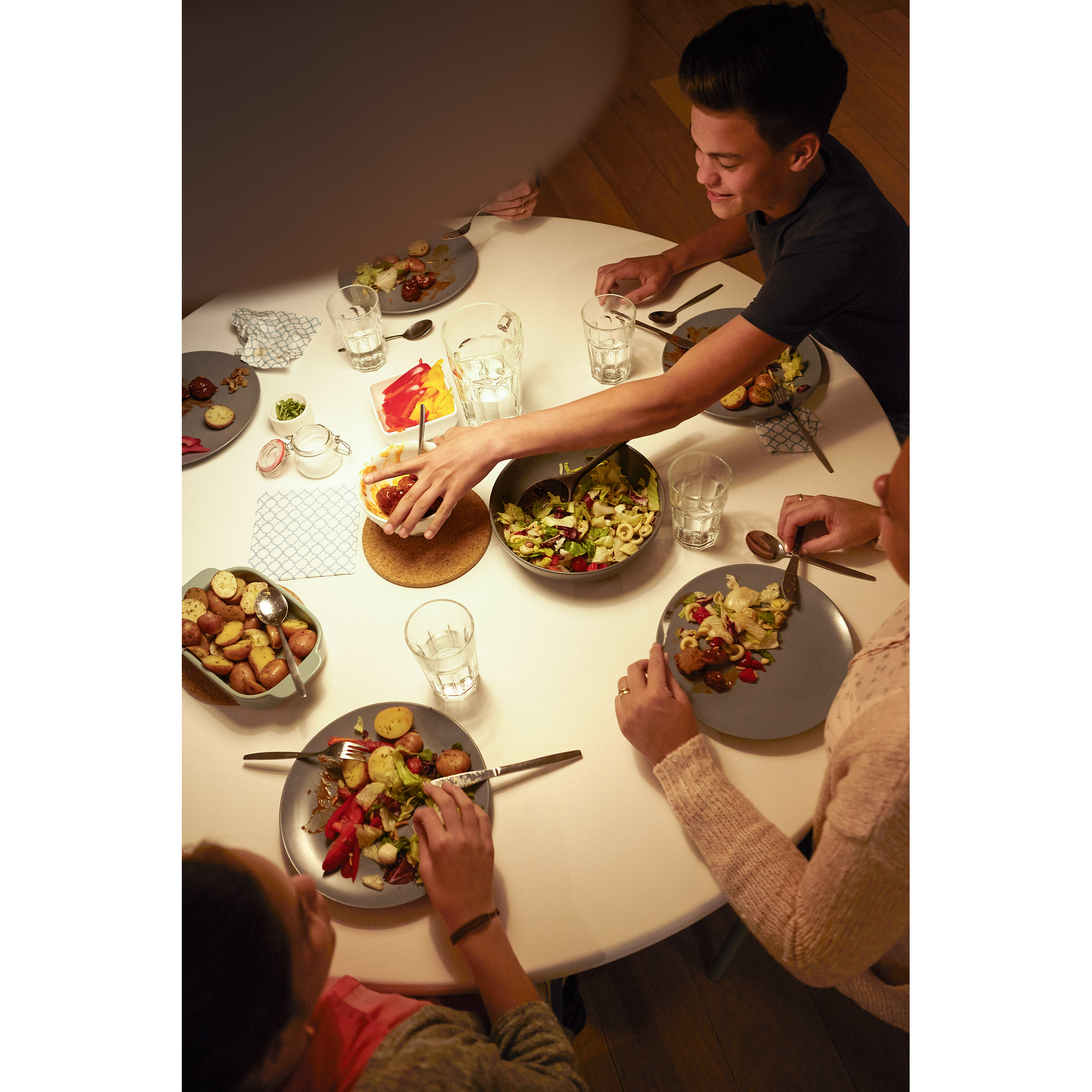 Philips LED-Leuchtmittel Filament Stabform T30 E27 6,5W warmweiß Bild 3