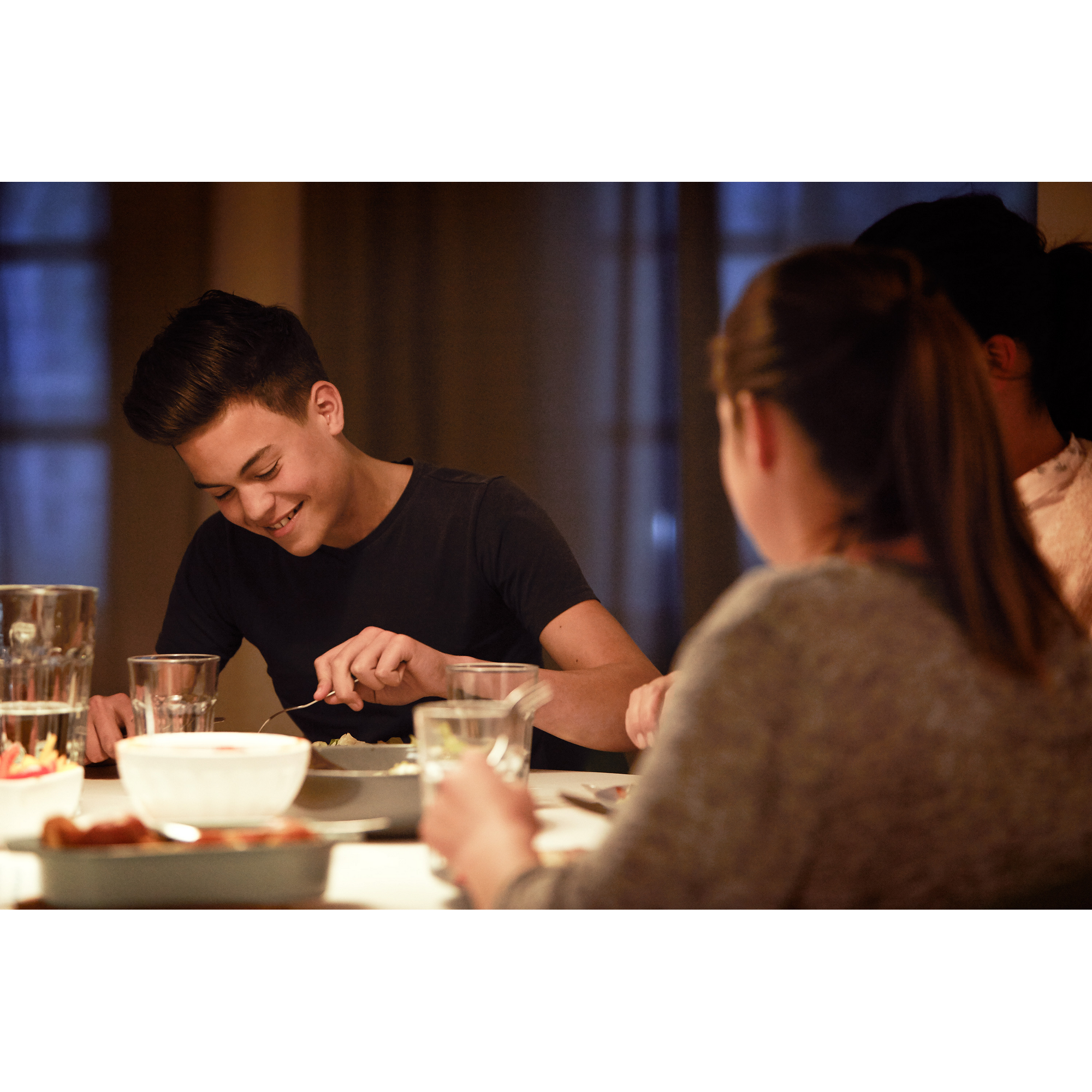 Philips LED-Leuchtmittel Birnenform A60 E27 6,7W warmweiß Bild 3