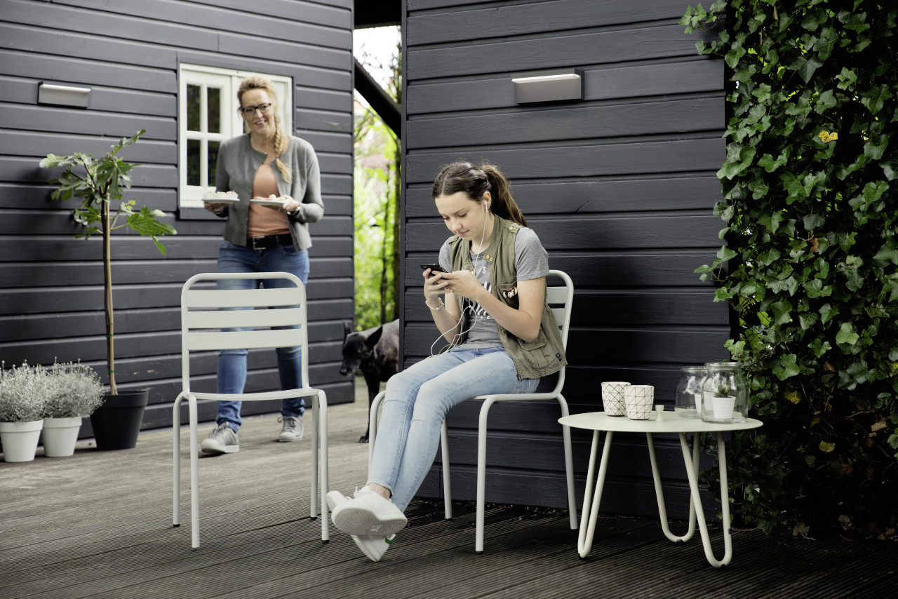 Philips LED Außenwandleuchte Bustan anthrazit warmweiß Bild 3