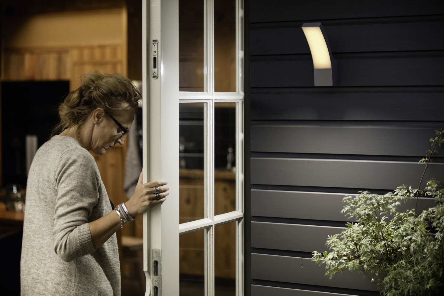 Philips LED Außenwandleuchte Splay anthrazit warmweiß Bild 2