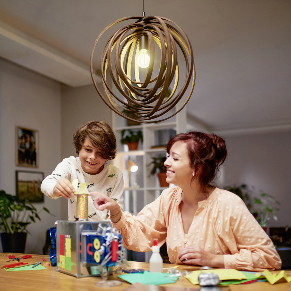 Philips LED Leuchtmittel E14 2,3W 485lm 2700K