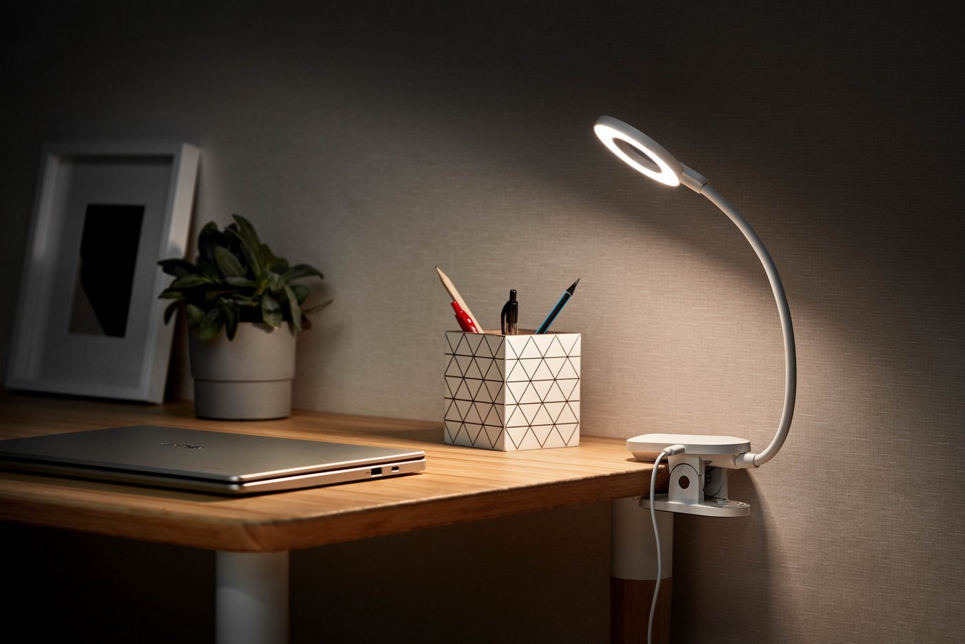 Philips Schreibtischleuchte Forys 5 W 4000 K 200,m mit Clip und Akkubetrieb Bild 3