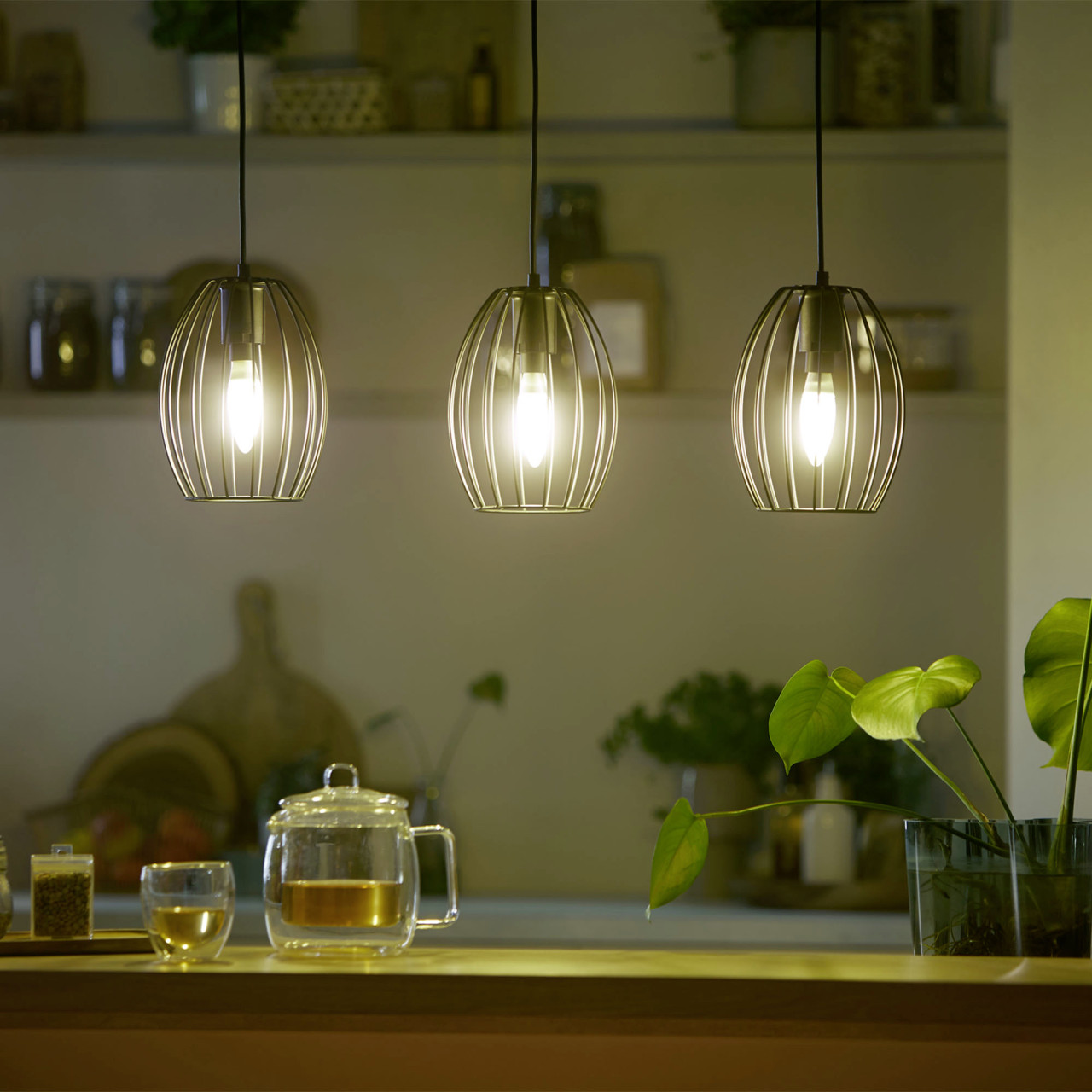 Philips LED-Leuchtmittel E14 Kerzenform 2,3 W 485,m 9,7 x 3,5 cm Klar Bild 4