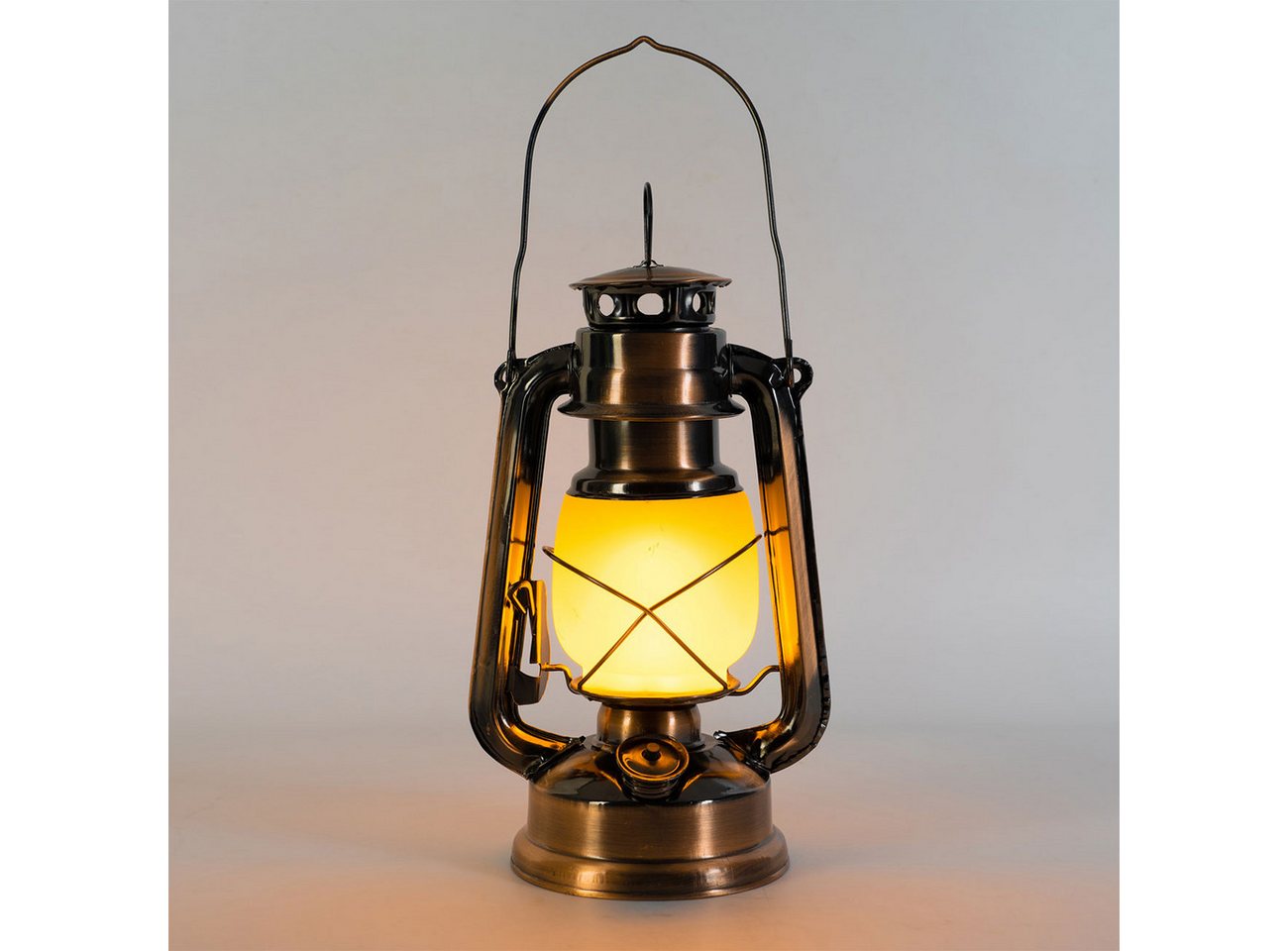 Casativo LED Laterne Retro LED-Sturmlaterne 25cm mit Flammen-Optik Ø15 x H25 cm Batterie, LED fest integriert, Batteriebetrieb, Bronzelook, zum Aufhängen, Tragegriff&Ring Bild 3