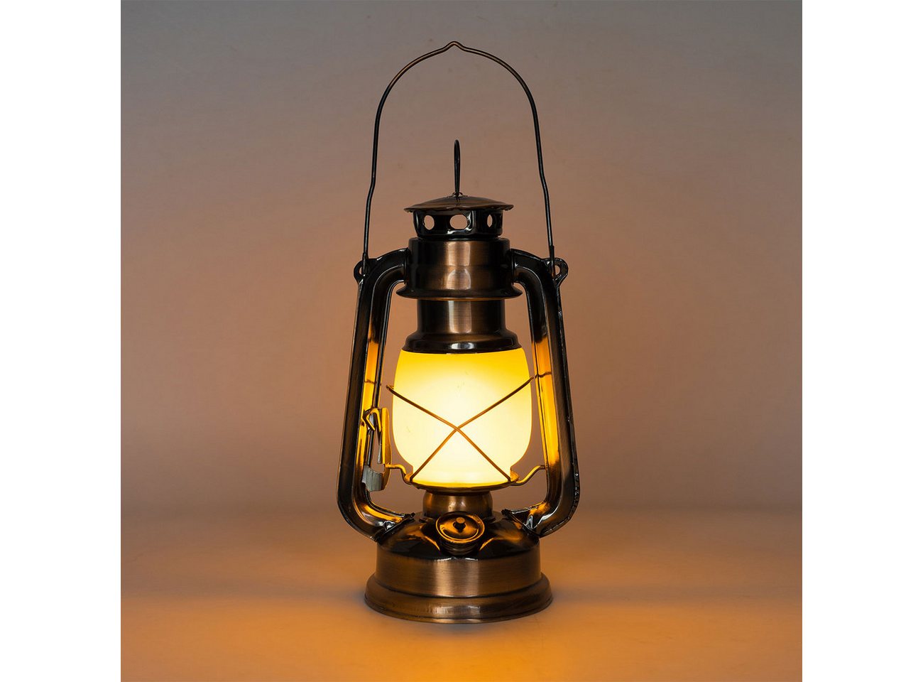 Casativo LED Laterne Retro LED-Sturmlaterne 25cm mit Flammen-Optik Ø15 x H25 cm Batterie, LED fest integriert, Batteriebetrieb, Bronzelook, zum Aufhängen, Tragegriff&Ring Bild 4