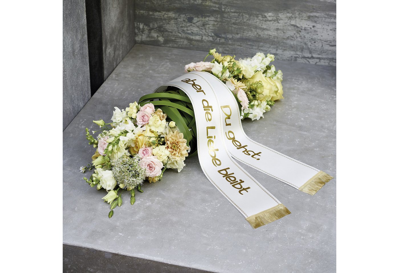 matches21 HOME & HOBBY Schaumgummi Blumen Steckmasse „trocken“ für Kunstblumen 4 Stk. grau, Steckschaum Ziegel für Blumen-Gestecke als Tisch-Deko Grab-Schmuck Bild 2