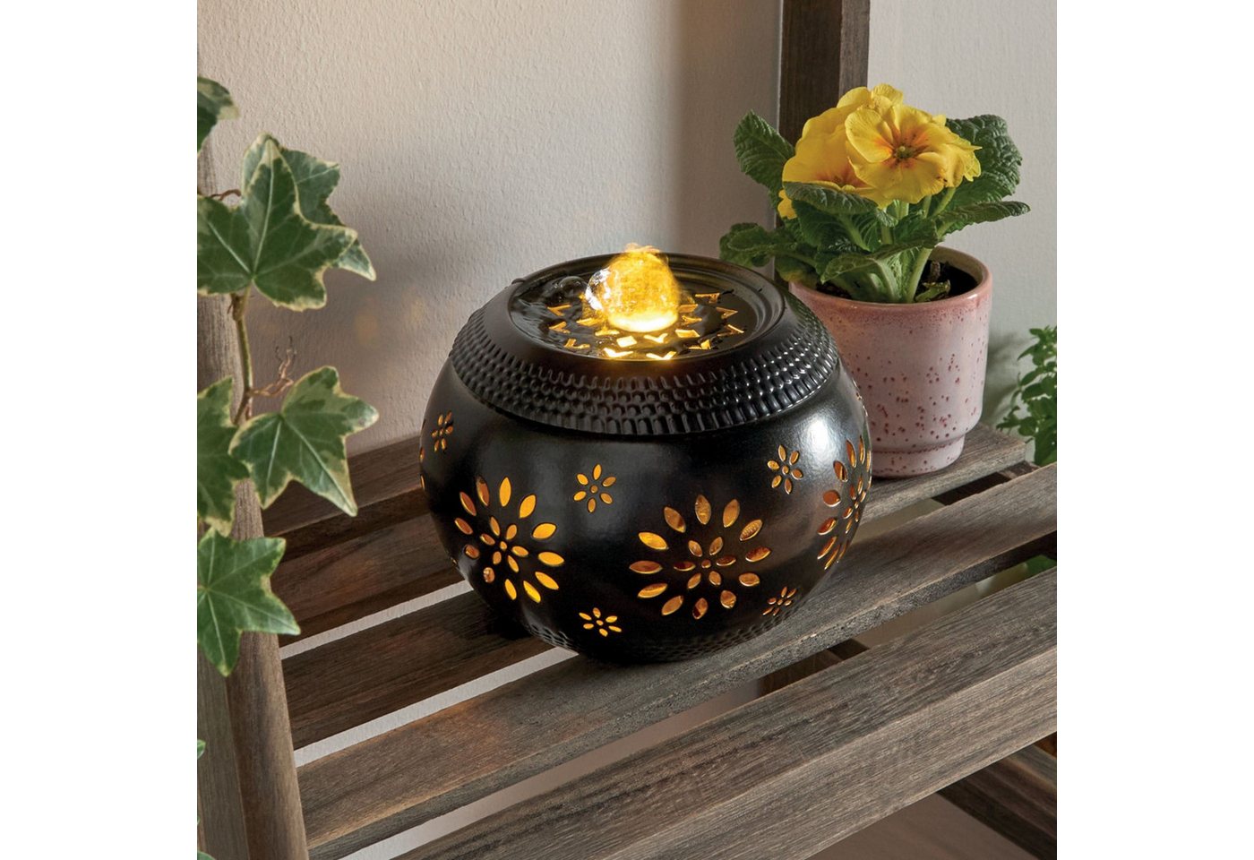 Dekoleidenschaft Gartenbrunnen "Blüten" Tischbrunnen aus Metall schwarz, Brunnen mit LED Beleuchtung, Springbrunnen Ø 15 x 10 cm, Outdoor Gartenbrunnen