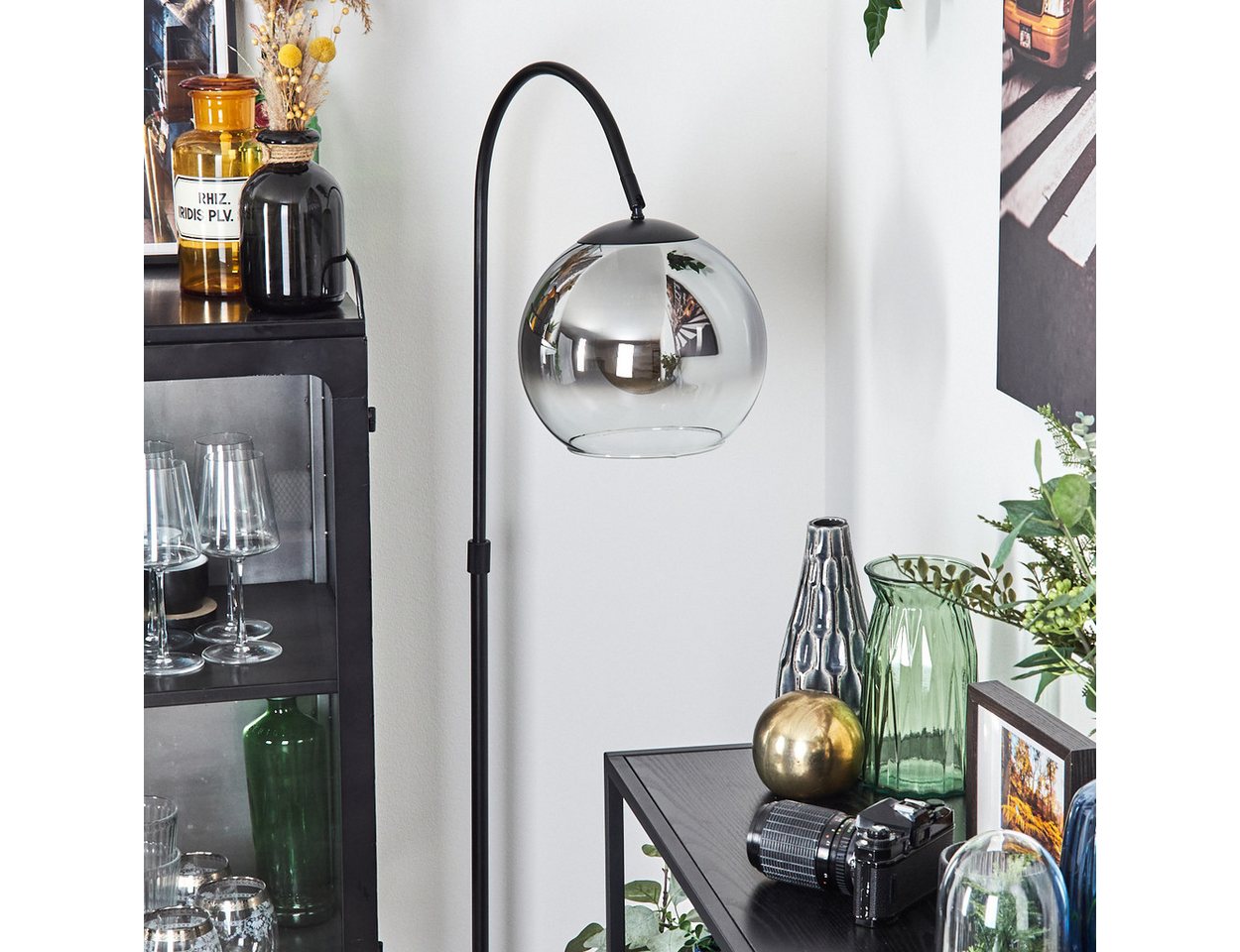 hofstein Bogenlampe Stehlampe aus Metall/Glas in Schwarz/Chrom/Rauch/Klar, ohne Leuchtmittel, Industrial-Design Leuchte m. Glasschirm (25cm) u. Fußschalter, 1xE27 Bild 5