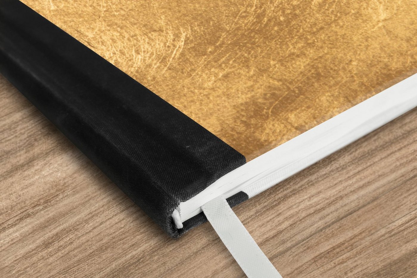 MuchoWow Notizbuch Licht fällt auf eine goldene Wand, Notebook, Notizblock a5, Tagebuch, Journal Liniert