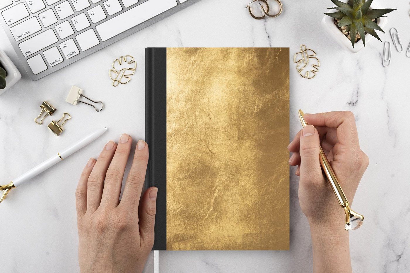 MuchoWow Notizbuch Licht fällt auf eine goldene Wand, Notebook, Notizblock a5, Tagebuch, Journal Liniert Bild 2
