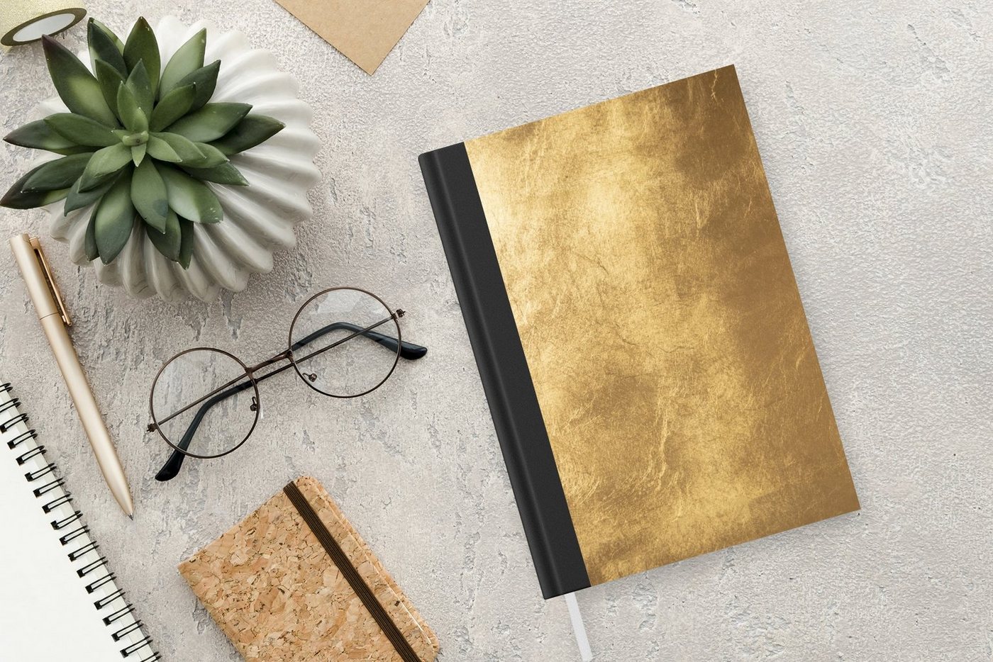 MuchoWow Notizbuch Licht fällt auf eine goldene Wand, Notebook, Notizblock a5, Tagebuch, Journal Liniert Bild 5