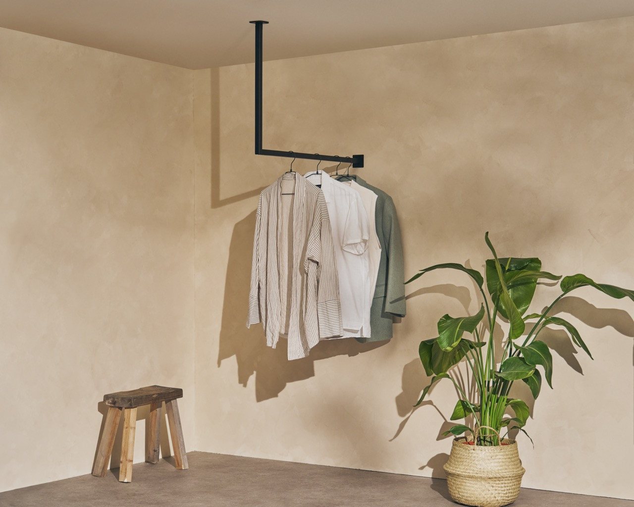 Natural Goods Berlin Wandgarderobe ÜBERECK, Kleiderständer, Garderobenhalter, Deckenhalterung, Kleiderstange Bild 5