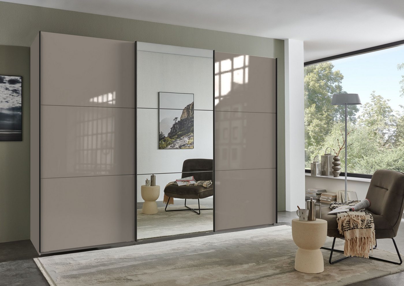 luma-home Schwebetürenschrank 22040 (3-türiger Kleiderschrank B300/H216/T65 cm mit Vollausstattung als optimale Stauraumlösung) Sandgrau mit Glasfront, Spiegeltür und schwarzen Griffleisten Bild 5