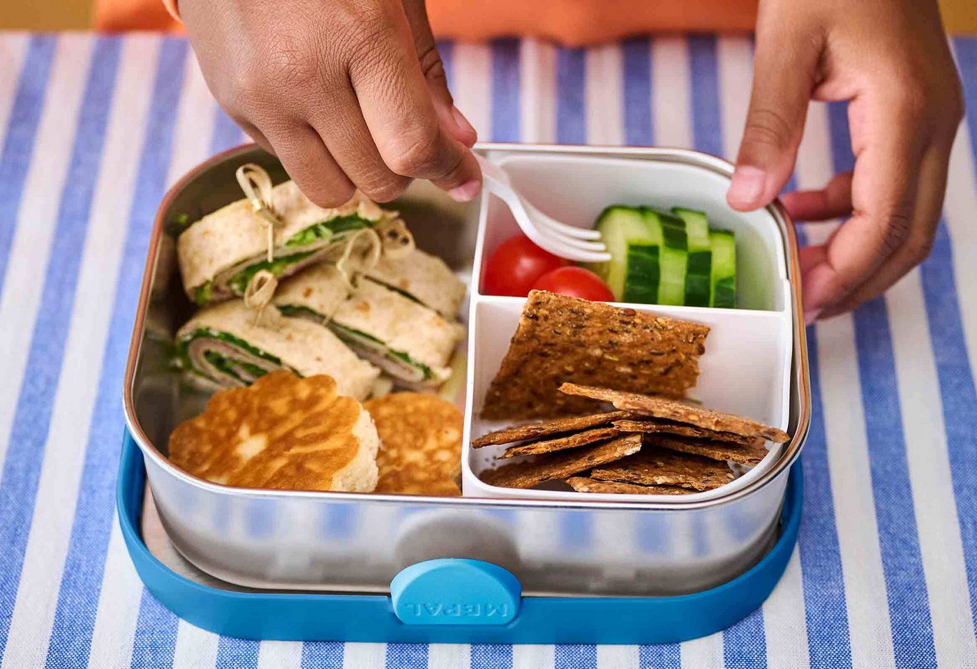 Mepal Lunchbox Campus Edelstahl-Brotdose mit Gabel 18 x 13 cm, Edelstahl/Kunststoff, (1-tlg), Spülmaschinenfest Bild 2
