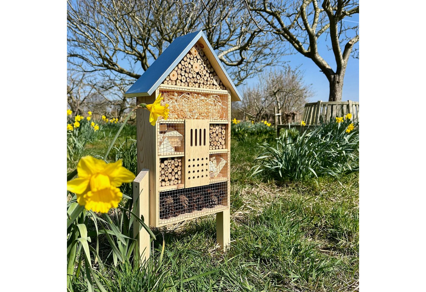 gartenetage Insektenhotel XXL Insektenhaus für Bienen und Marienkäfer – 79 x 38 x 11,5 cm, – Wetterfestes Insektenhaus – Schutz und Nisthilfe für Wildbienen & Co Bild 5