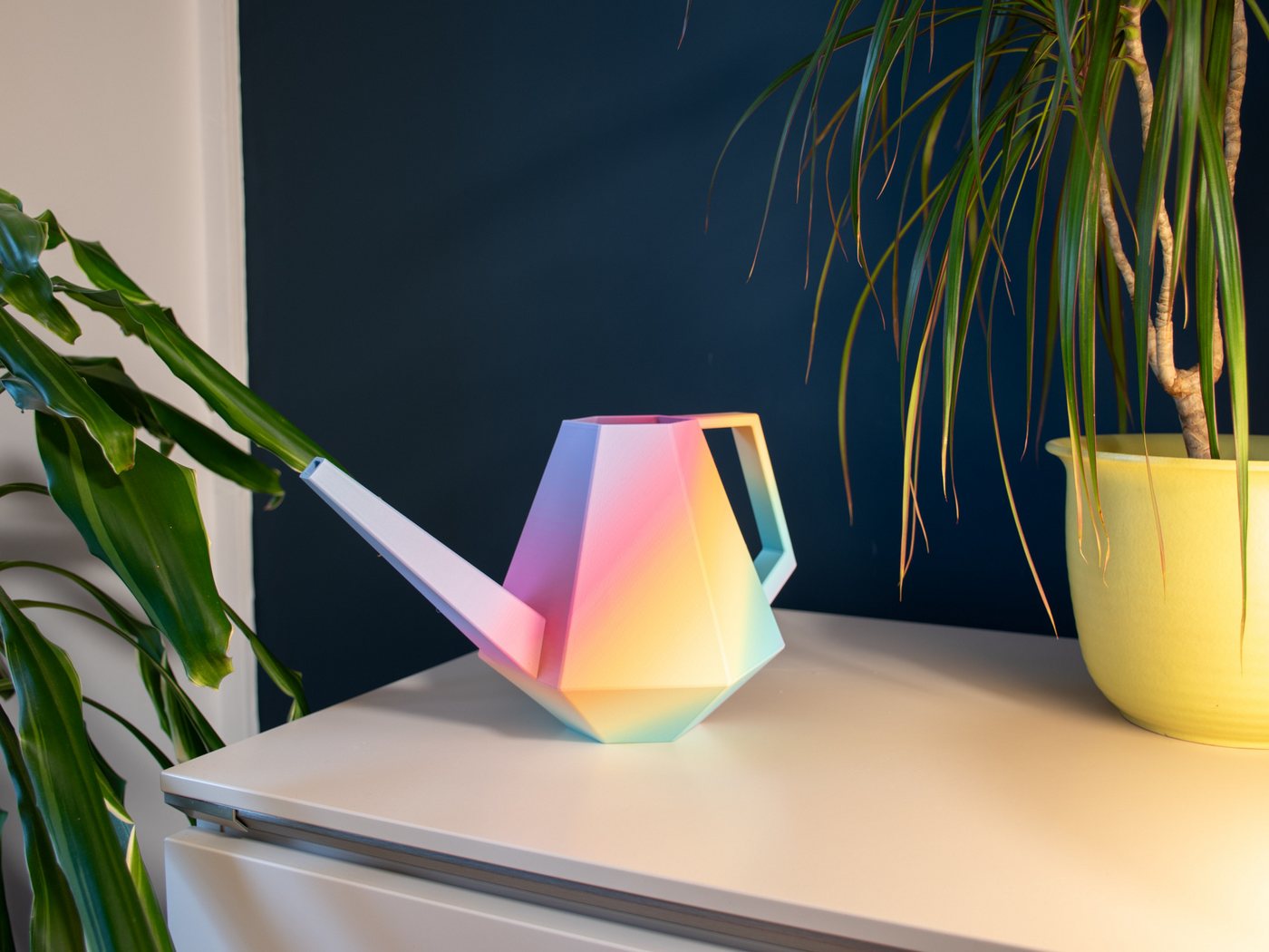 Shapes - Decorations Gießkanne Limitierte Osteredition, Watering Can by Gazzaladra Design (Einzelmodell, 1 Kanne), Einzigartiger Farbverlauf, jede Kanne ist einzigartig Bild 4