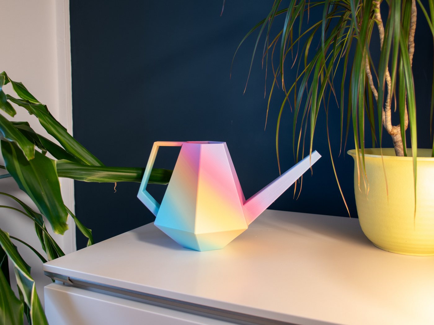 Shapes - Decorations Gießkanne Limitierte Osteredition, Watering Can by Gazzaladra Design (Einzelmodell, 1 Kanne), Einzigartiger Farbverlauf, jede Kanne ist einzigartig Bild 5