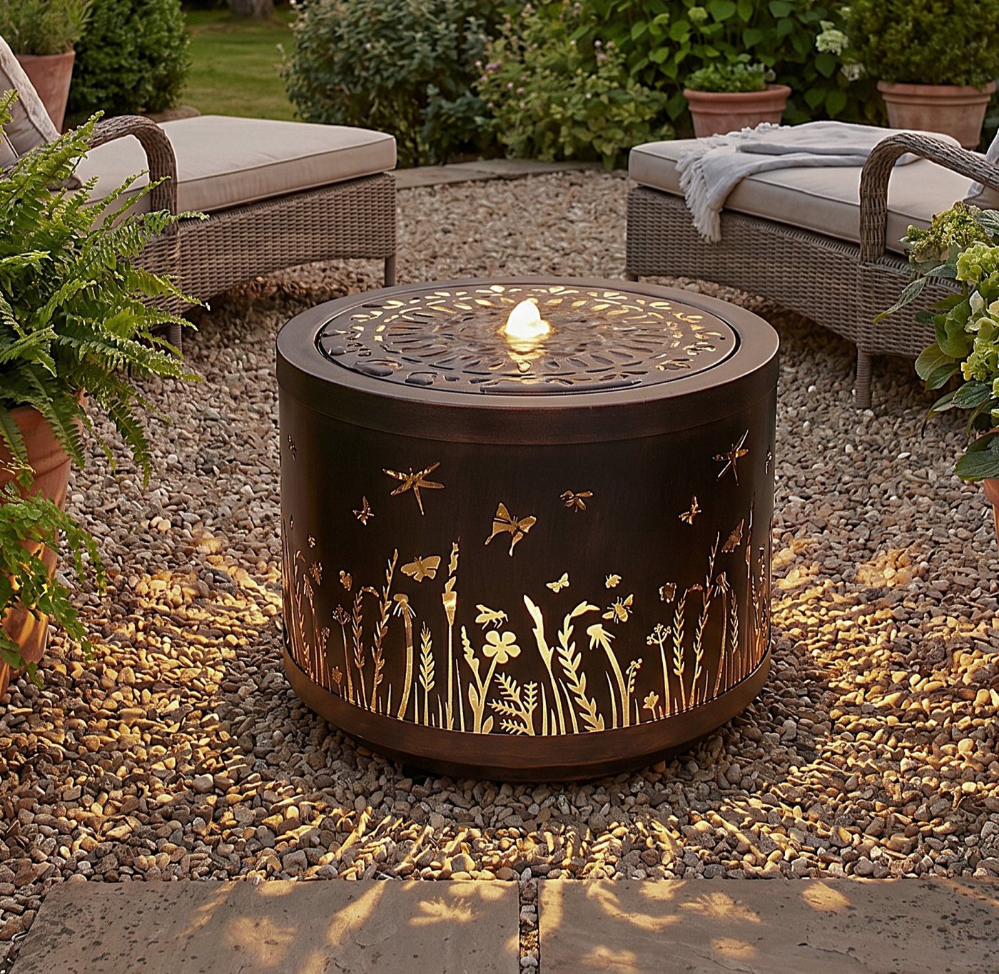 Arnusa Gartenbrunnen Metall Springbrunnen Lichtspiel rund Wasserspiel warmweiß, 45 cm Breite, Gartendekoration, tolles Lichtspiel Bild 3
