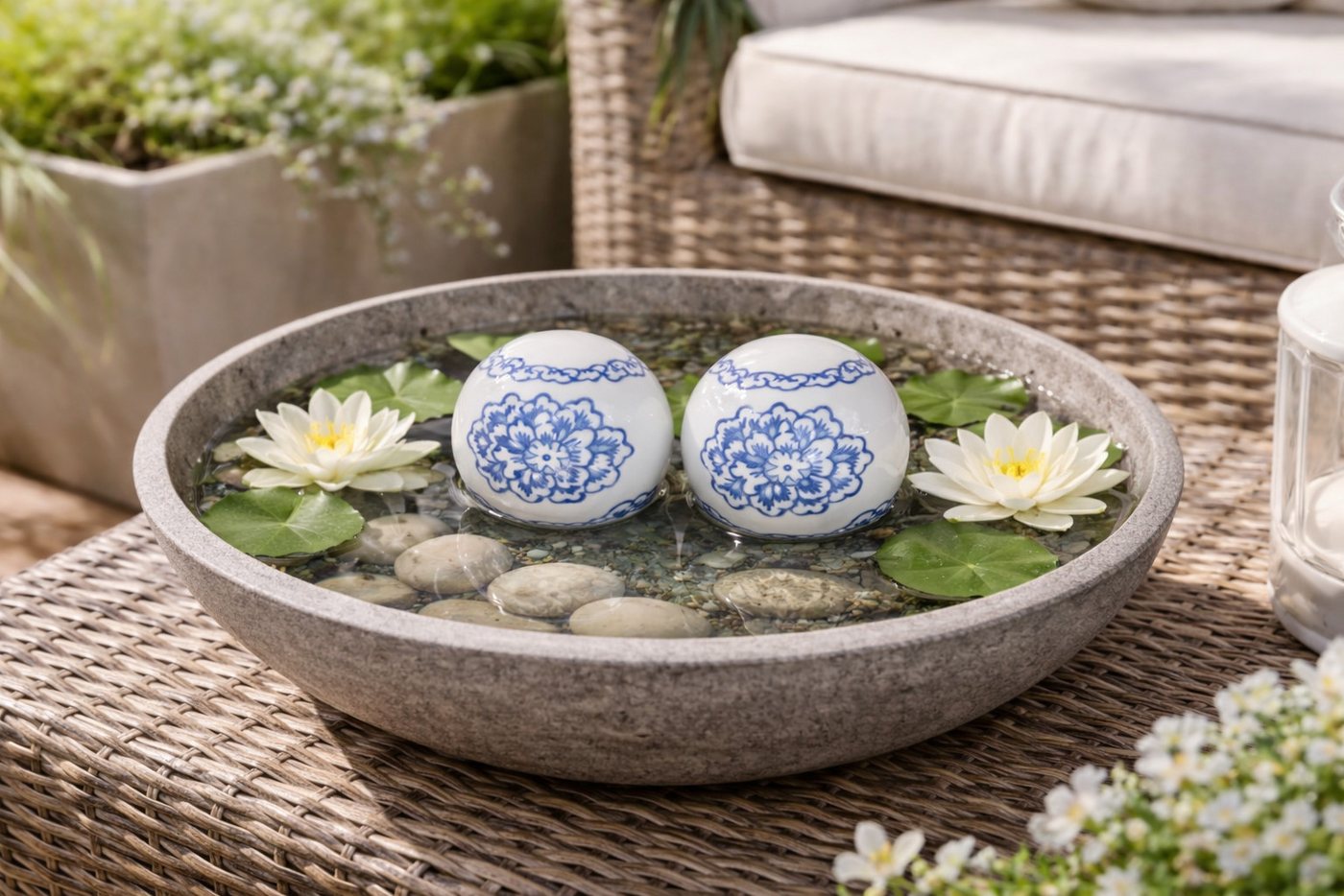 finehomegarden Teichfigur Schwimmkugel weiß-blau Ø4cm/Ø6cm/Ø8cm Blüten Porzellan Deko, (Set), Schwimmende Kugeln für Teich, Brunnen & Wasserschalen 3Größen wählbar Bild 3