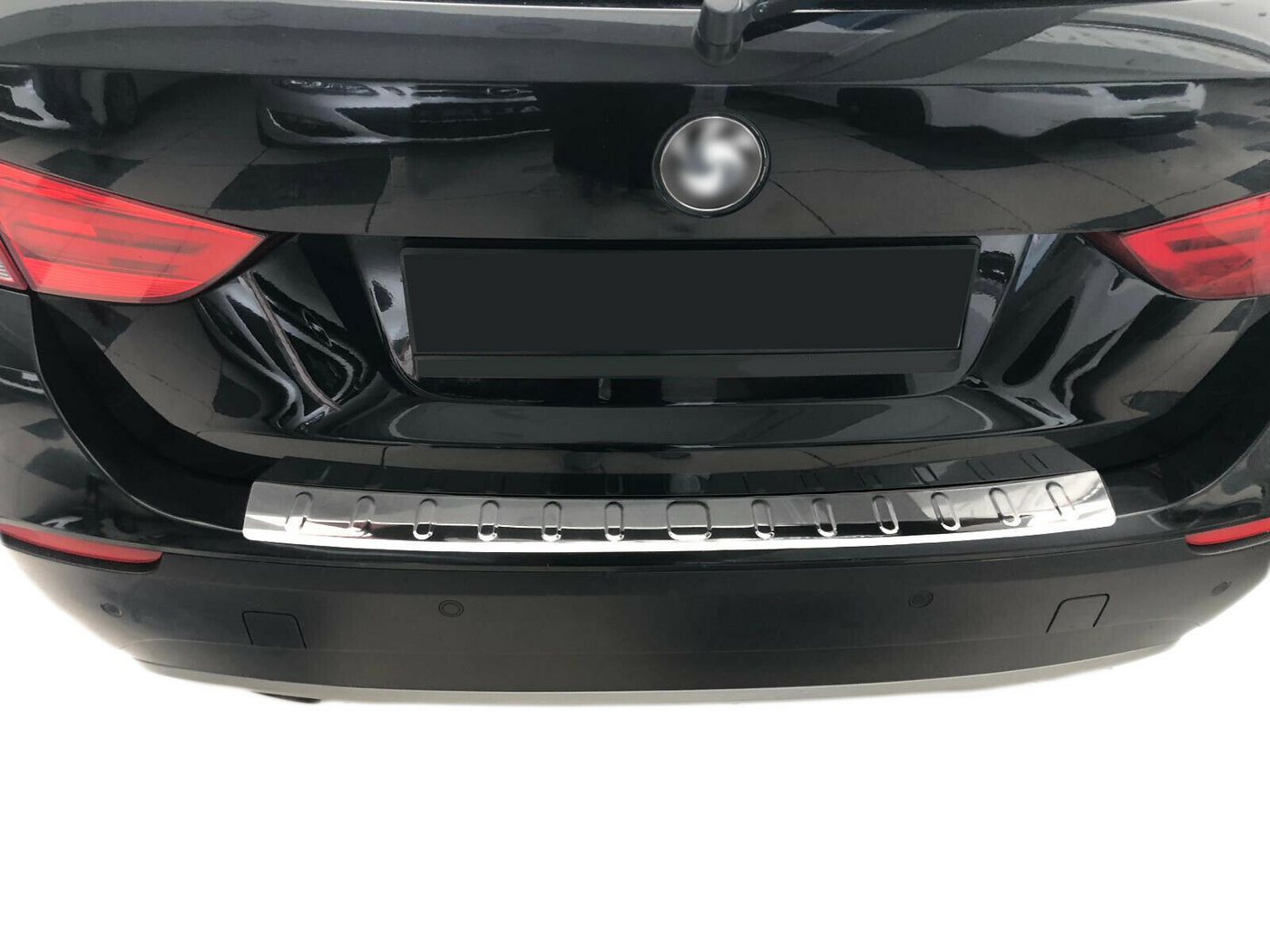 RECAMBO Ladekantenschutz für BMW X1 E84 2009-2012 vor LCI Stoßstangenschutz, V2A rostfrei, Exklusive Optik, praktischer Schutz & perfekte Passform Bild 5