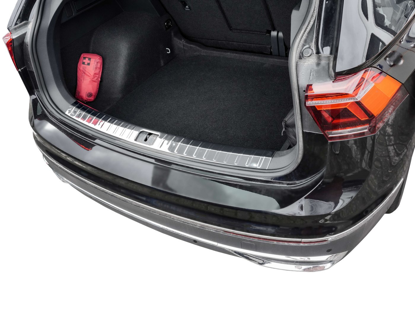 RECAMBO Ladekantenschutz für VW Tiguan II, BJ ab 2016> Stoßstangenschutz, V2A rostfrei, Exklusive Optik, praktischer Schutz & perfekte Passform Bild 2