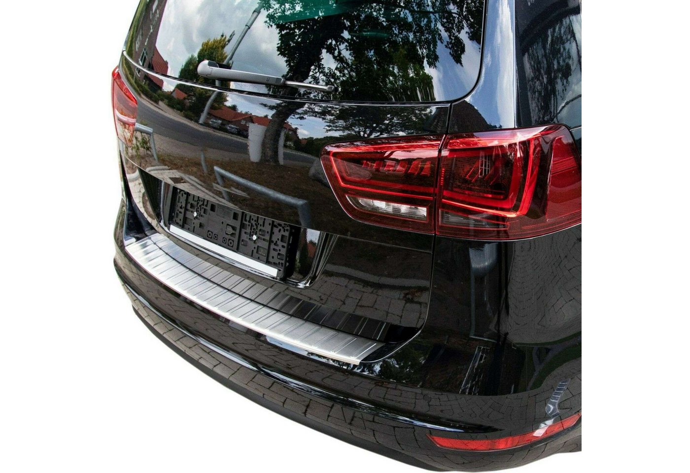 RECAMBO Ladekantenschutz für SEAT ALHAMBRA II , VW SHARAN II, ab 2010- Stoßstangenschutz, V2A rostfrei, Exklusive Optik, praktischer Schutz & perfekte Passform Bild 4