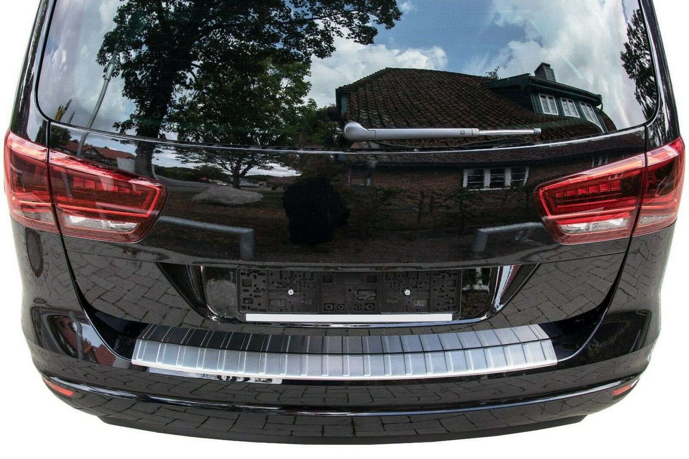 RECAMBO Ladekantenschutz für SEAT ALHAMBRA II , VW SHARAN II, ab 2010- Stoßstangenschutz, V2A rostfrei, Exklusive Optik, praktischer Schutz & perfekte Passform Bild 5