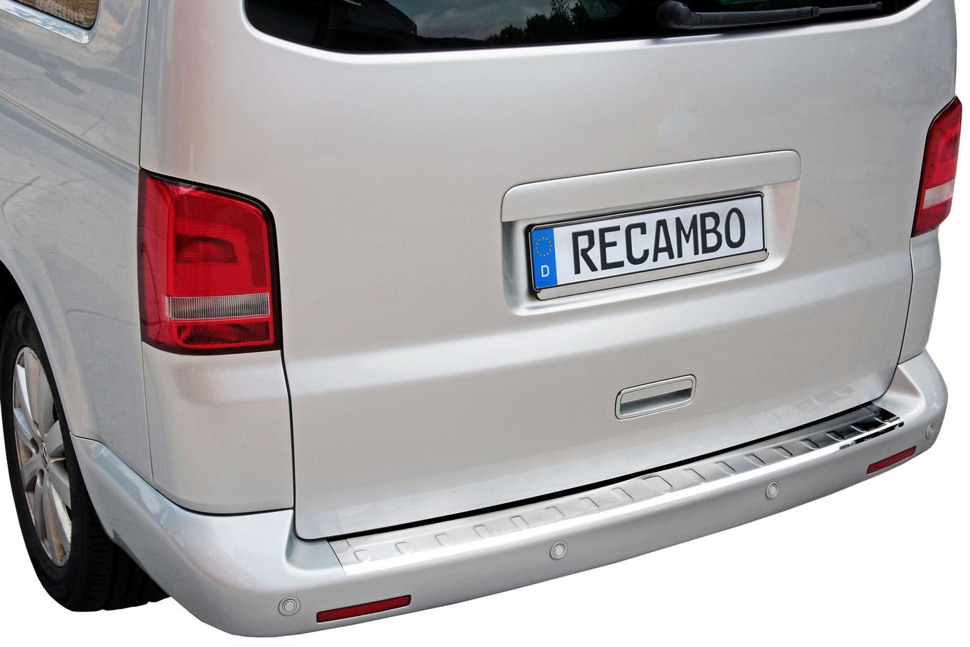 RECAMBO Ladekantenschutz für VW T5, VW T6, ab 2003- Stoßstangenschutz, V2A rostfrei, Exklusive Optik, praktischer Schutz & perfekte Passform Bild 4