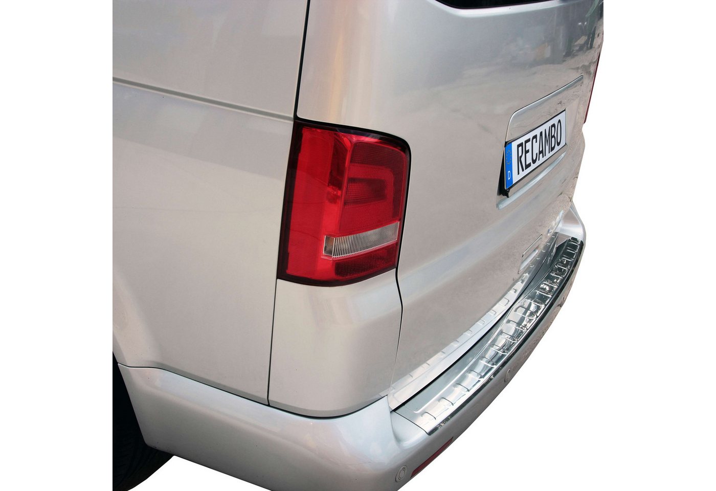RECAMBO Ladekantenschutz für VW T5, VW T6, ab 2003- Stoßstangenschutz, V2A rostfrei, Exklusive Optik, praktischer Schutz & perfekte Passform Bild 5