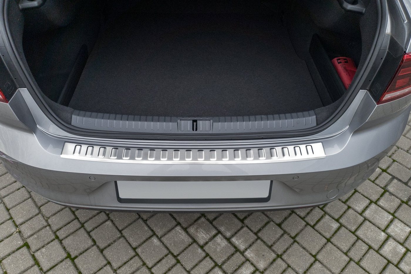 tuning-art Ladekantenschutz L385 Edelstahl passgenau für VW Passat B8 Limo 2019- Bild 3