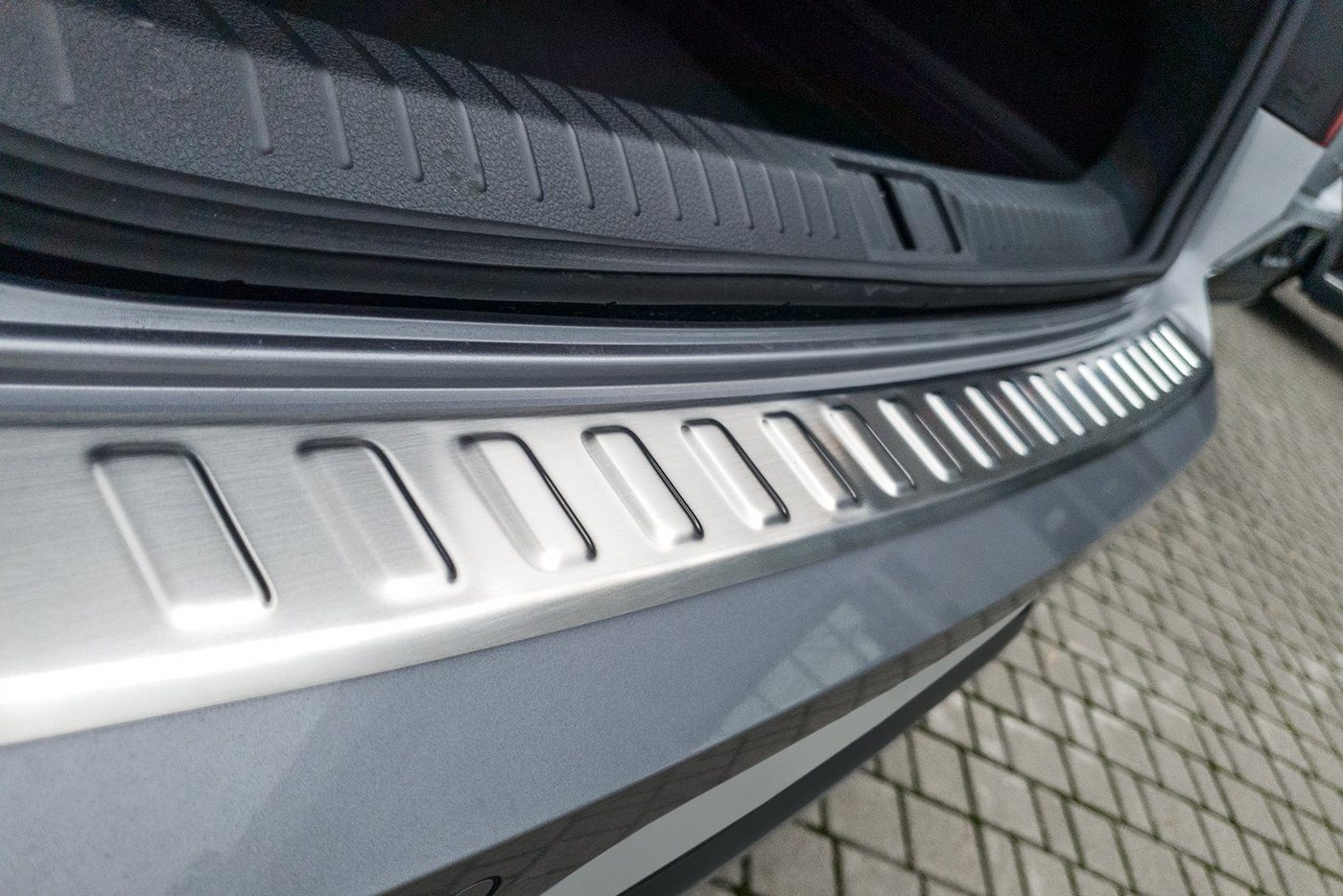 tuning-art Ladekantenschutz L385 Edelstahl passgenau für VW Passat B8 Limo 2019- Bild 4