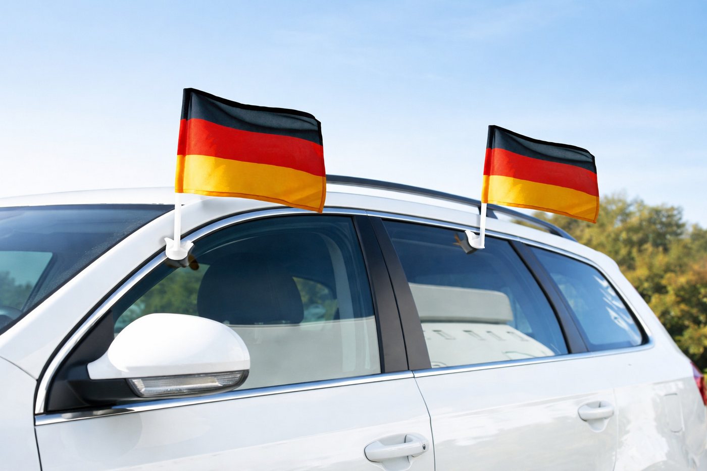 Beta Service GmbH Fahne Deluxe Autofahne Deutschland 2er Set 48cm, 2er Set für doppelten Fan-Spaß Bild 2