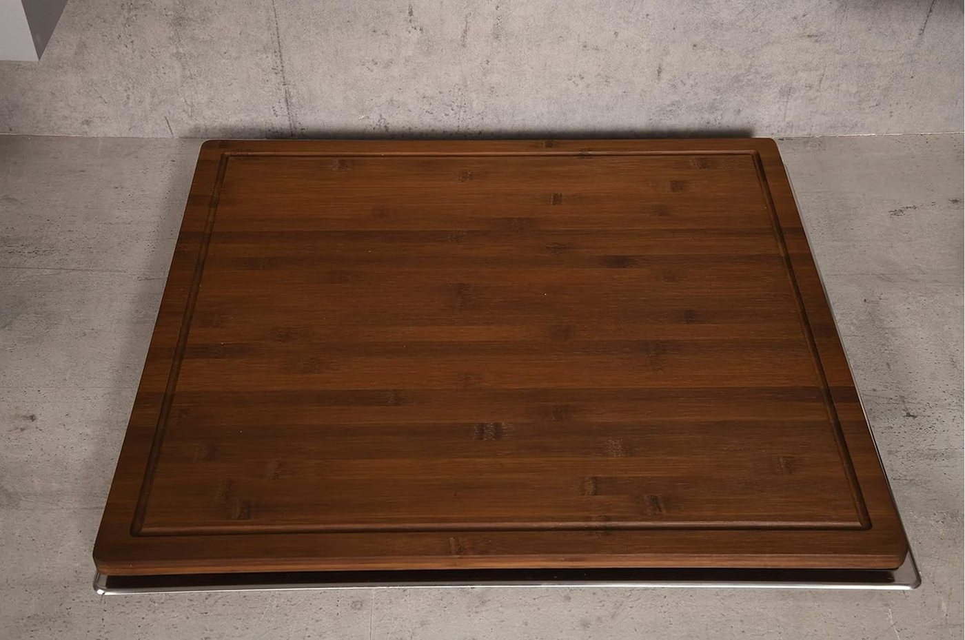 Kesper Herdblende-/Abdeckplatte XXL Schneide- und Abdeckplatte 56 x 50 x 4 cm aus Bambus, Unbekannt, Dunkelbraun, ideal als Herdabdeckung oder Backbrett Bild 5